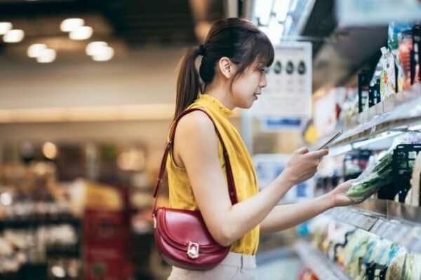 LED Display vs LCD Display: Which Is Better for In-Store Digital Signage?